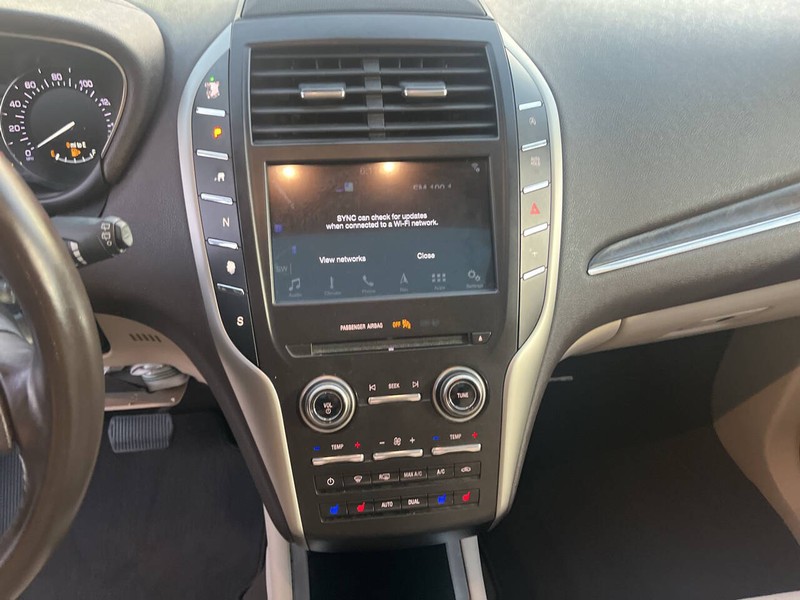 Lincoln MKC Vehicle Image 11