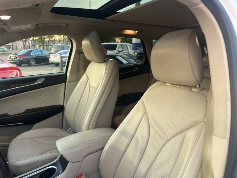 Lincoln MKC Vehicle Image 12