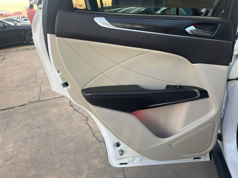 Lincoln MKC Vehicle Image 13