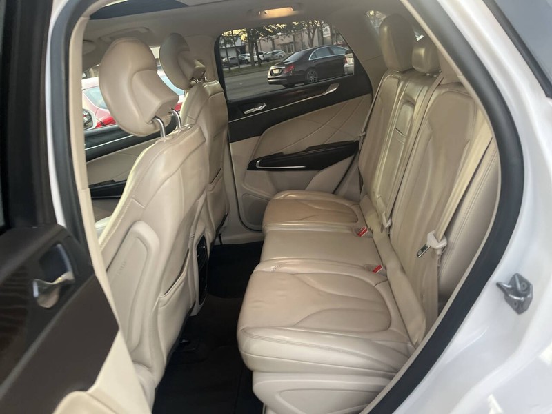 Lincoln MKC Vehicle Image 15