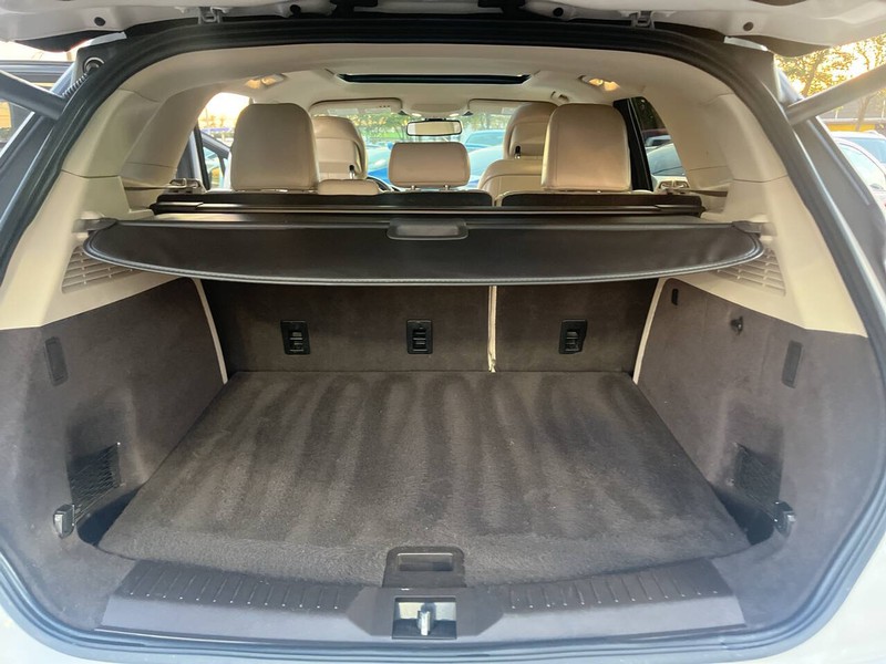 Lincoln MKC Vehicle Image 16