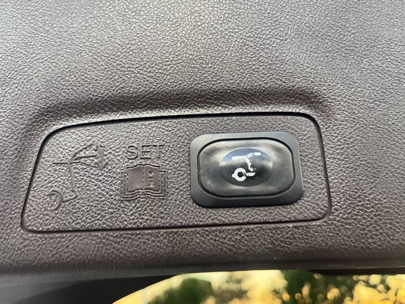 Lincoln MKC Vehicle Image 19