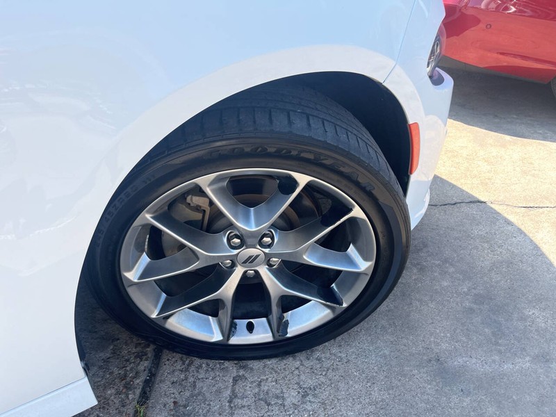 Dodge Charger Vehicle Image 18