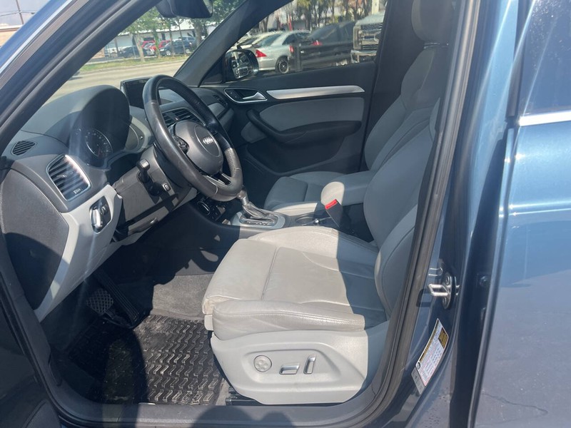 Audi Q3 Vehicle Image 08