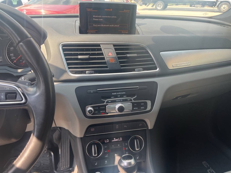Audi Q3 Vehicle Image 10