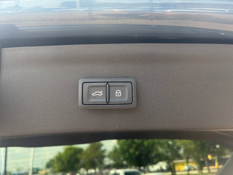 Audi Q3 Vehicle Image 16