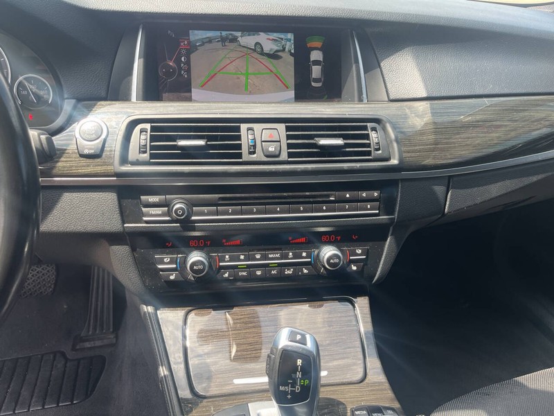 BMW 5 Series Vehicle Image 09