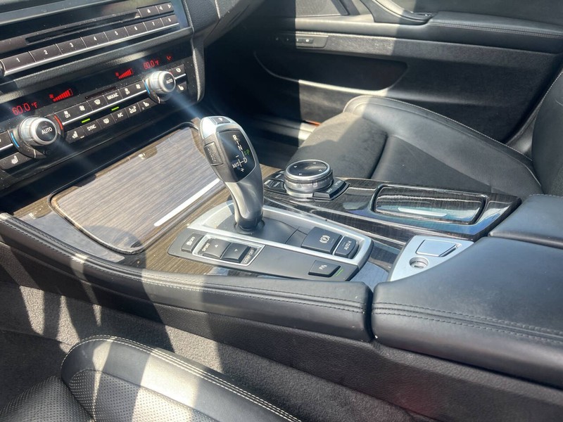 BMW 5 Series Vehicle Image 10