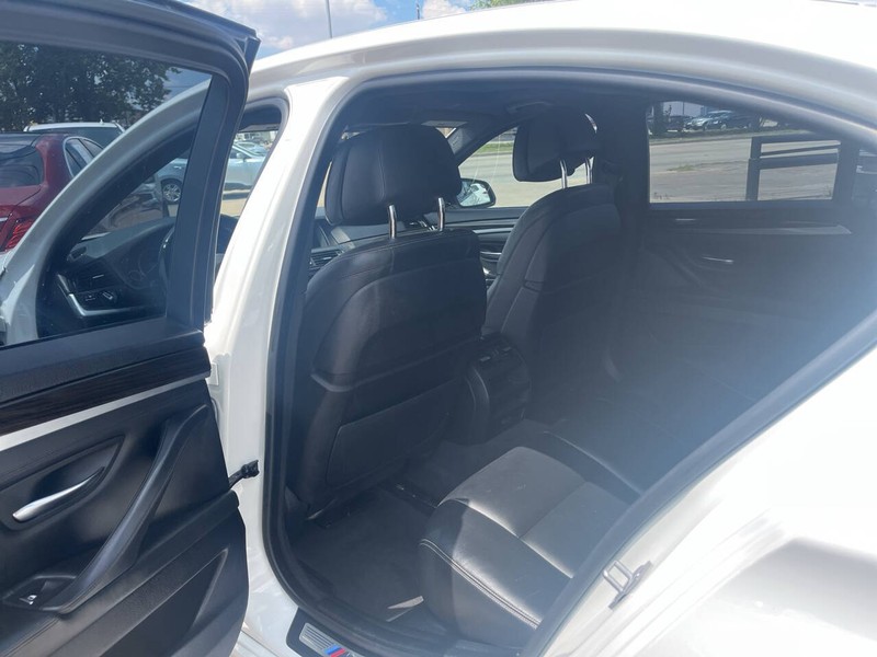 BMW 5 Series Vehicle Image 12