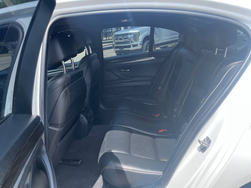 BMW 5 Series Vehicle Image 13