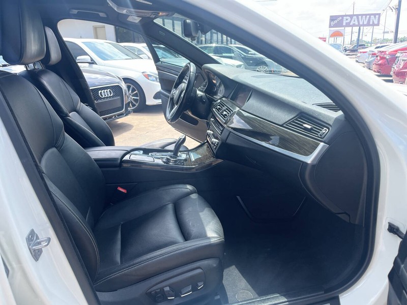 BMW 5 Series Vehicle Image 17