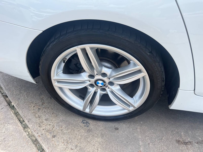 BMW 5 Series Vehicle Image 18