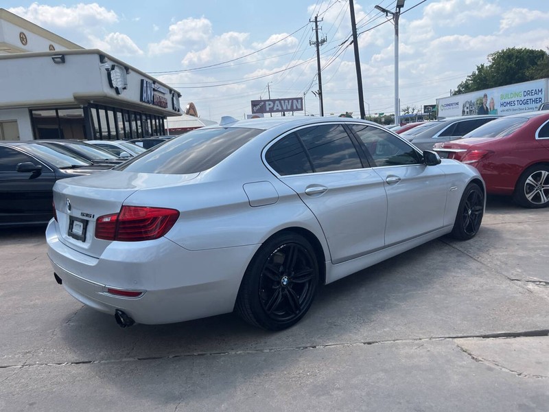 BMW 5 Series Vehicle Image 03