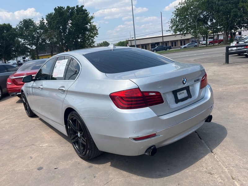 BMW 5 Series Vehicle Image 04