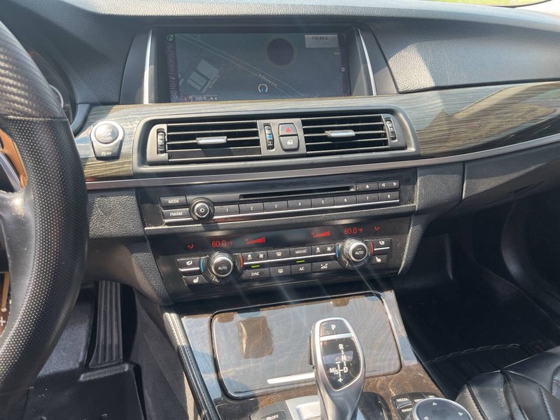 BMW 5 Series Vehicle Image 09