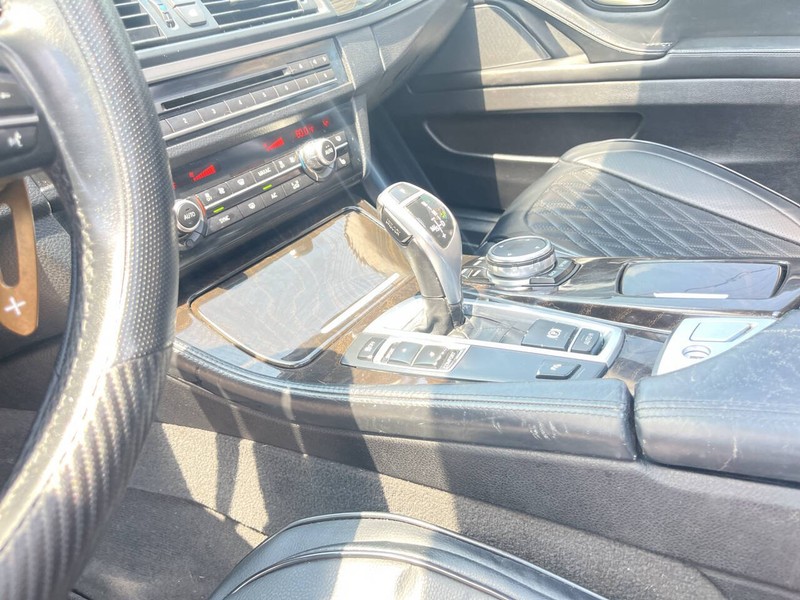 BMW 5 Series Vehicle Image 10