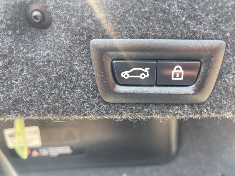 BMW 5 Series Vehicle Image 14