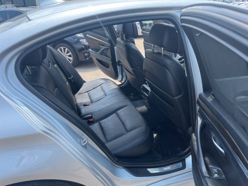 BMW 5 Series Vehicle Image 15