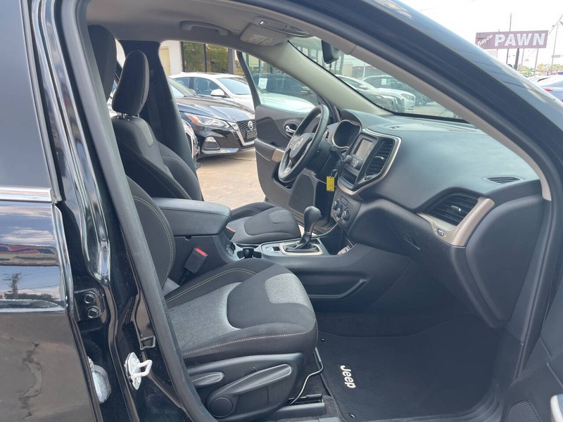 Jeep Cherokee Vehicle Image 17