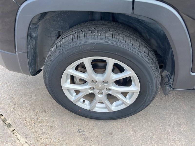 Jeep Cherokee Vehicle Image 18