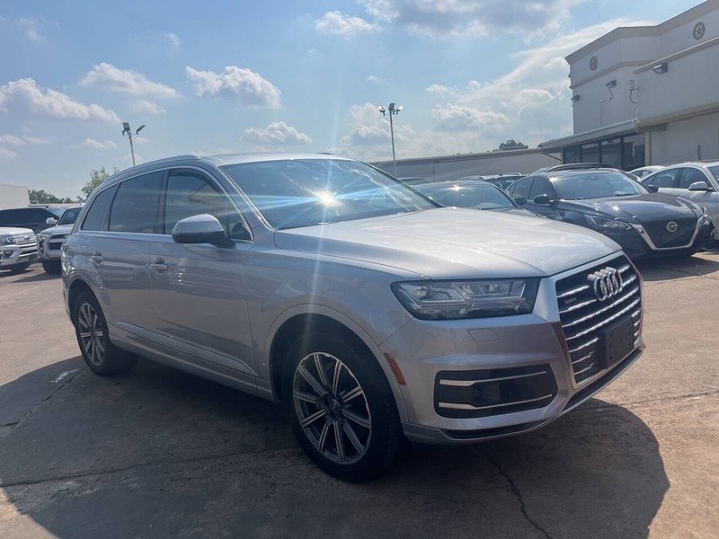 Audi Q7 Vehicle Image 02