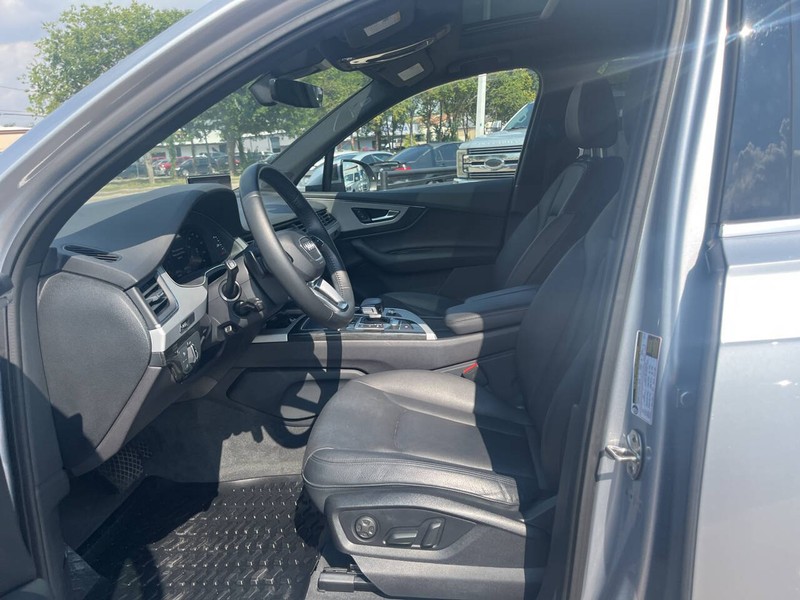 Audi Q7 Vehicle Image 10