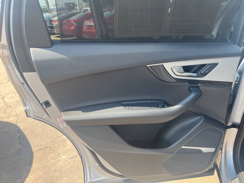 Audi Q7 Vehicle Image 17