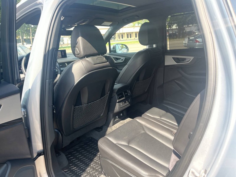 Audi Q7 Vehicle Image 18