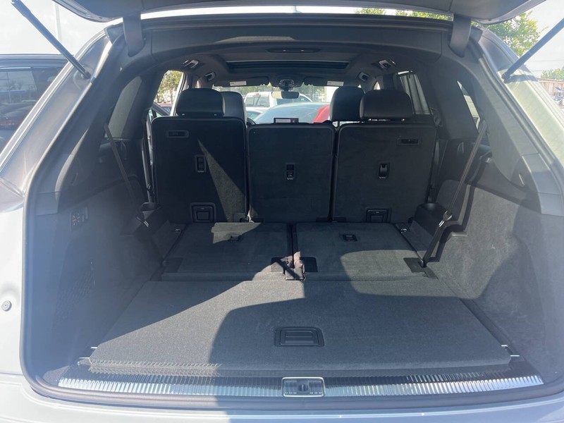 Audi Q7 Vehicle Image 21