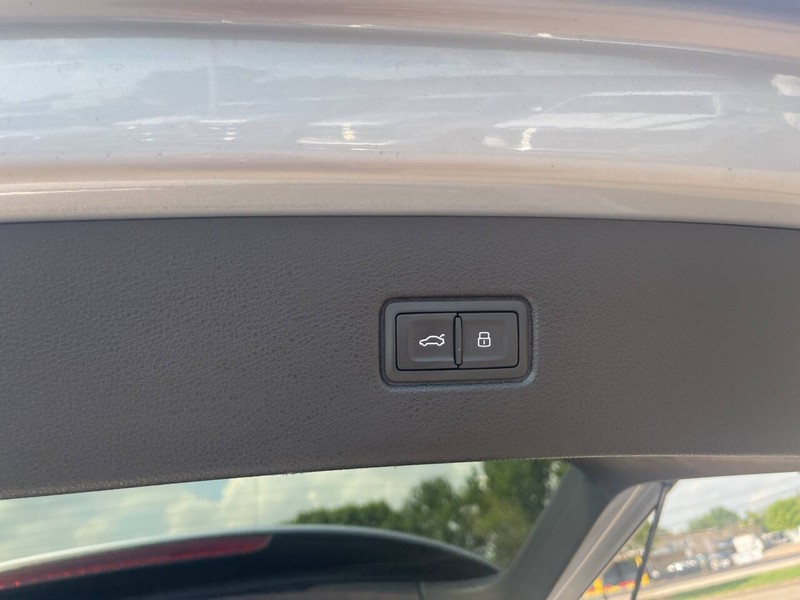 Audi Q7 Vehicle Image 22