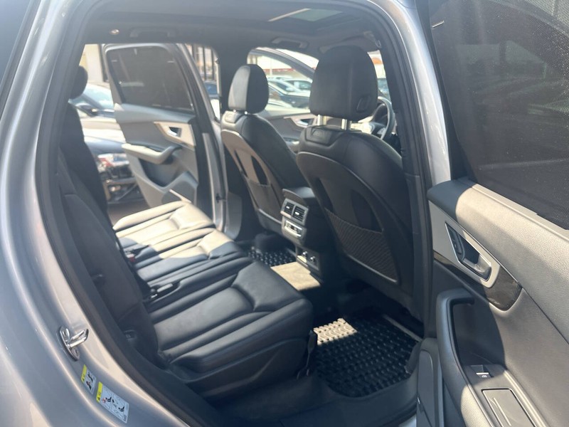 Audi Q7 Vehicle Image 23