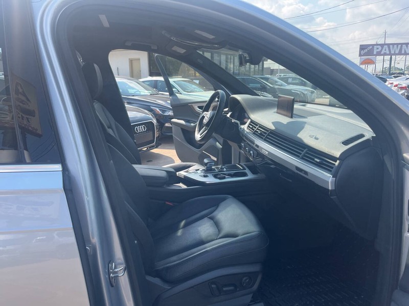Audi Q7 Vehicle Image 24