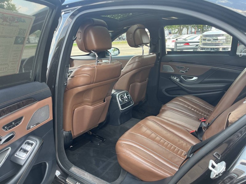 Mercedes-Benz S-Class Vehicle Image 17