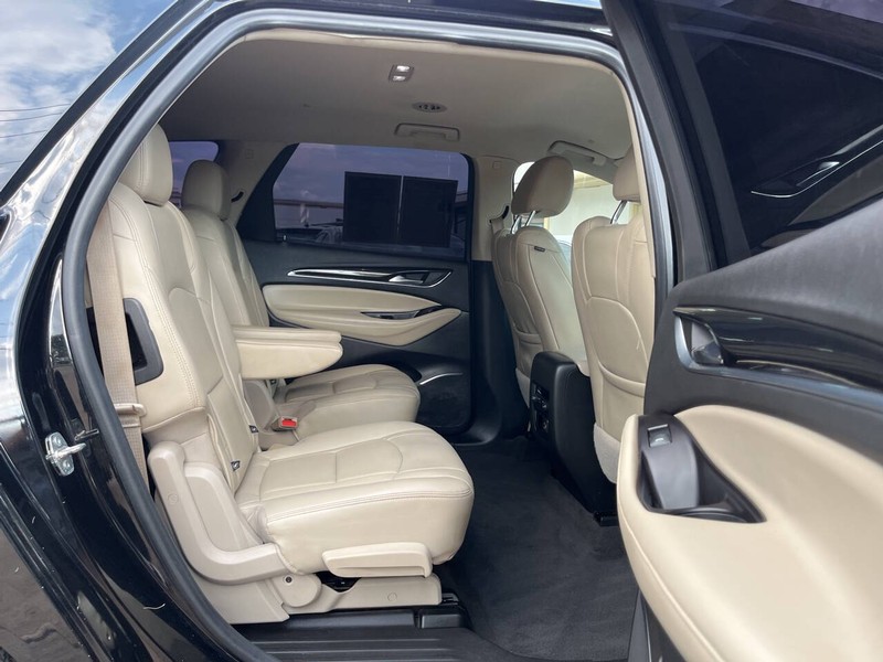 Buick Enclave Vehicle Image 11