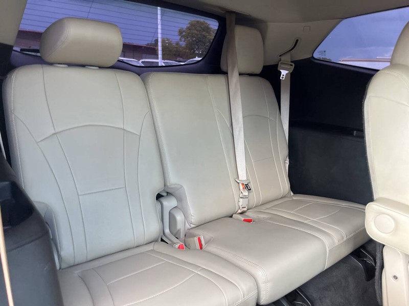 Buick Enclave Vehicle Image 12