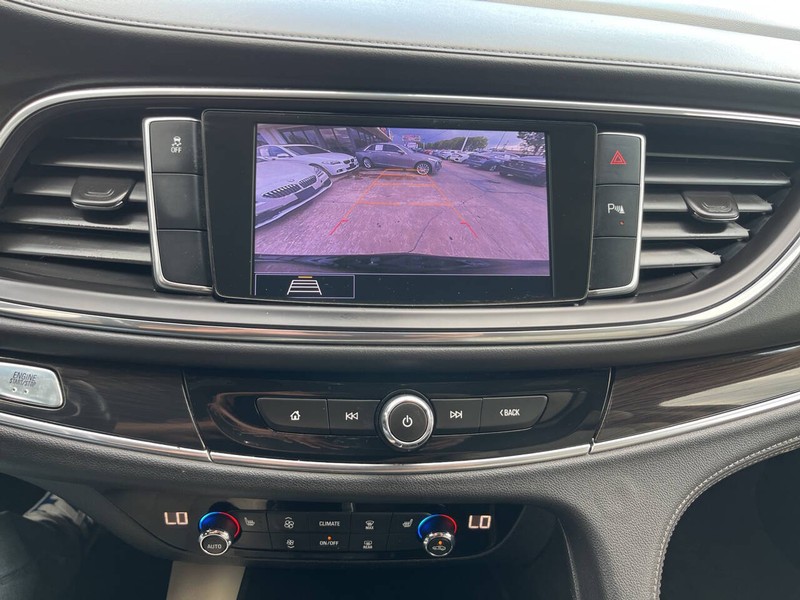 Buick Enclave Vehicle Image 14