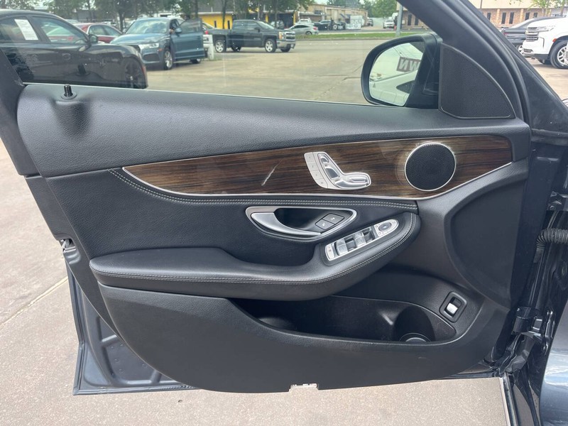 Mercedes-Benz C-Class Vehicle Image 07