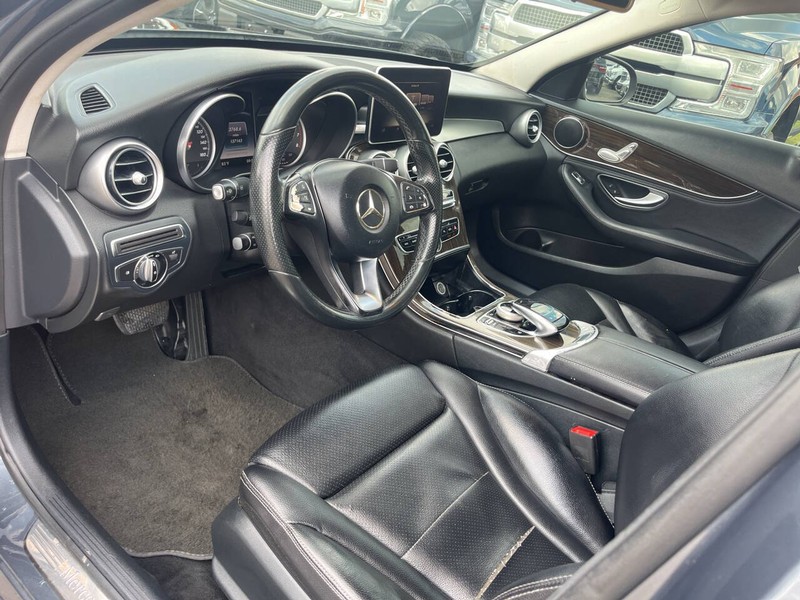 Mercedes-Benz C-Class Vehicle Image 08