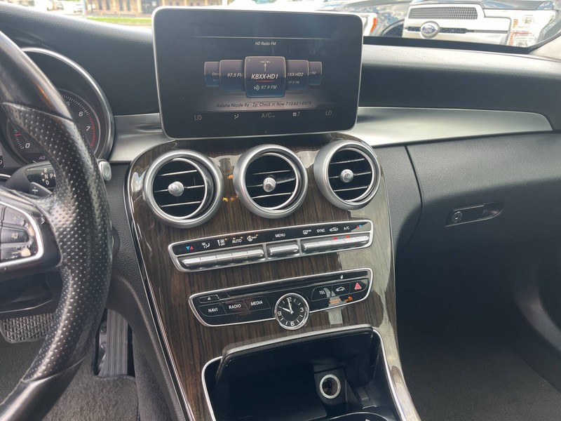Mercedes-Benz C-Class Vehicle Image 13