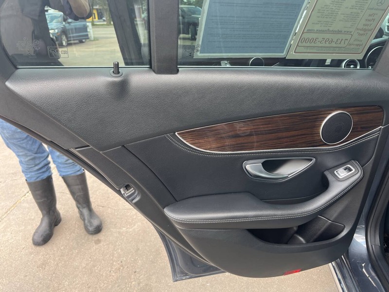 Mercedes-Benz C-Class Vehicle Image 15