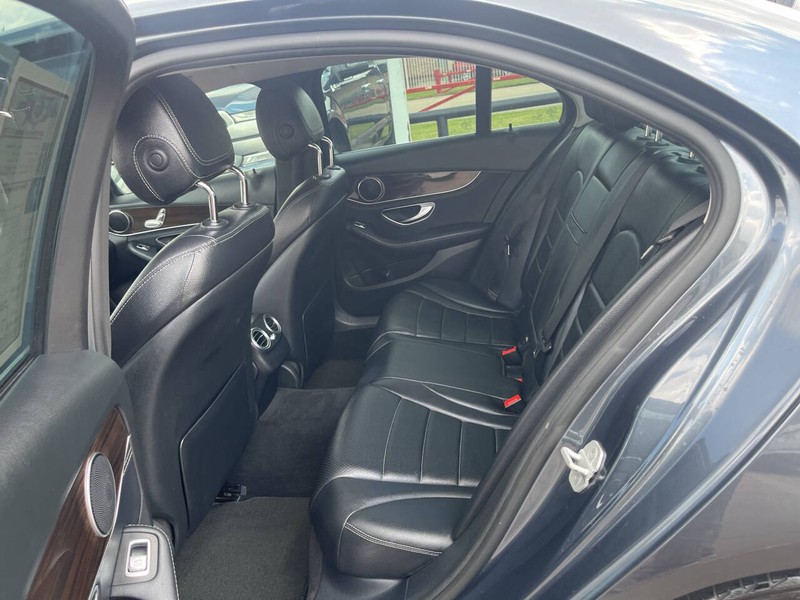 Mercedes-Benz C-Class Vehicle Image 17