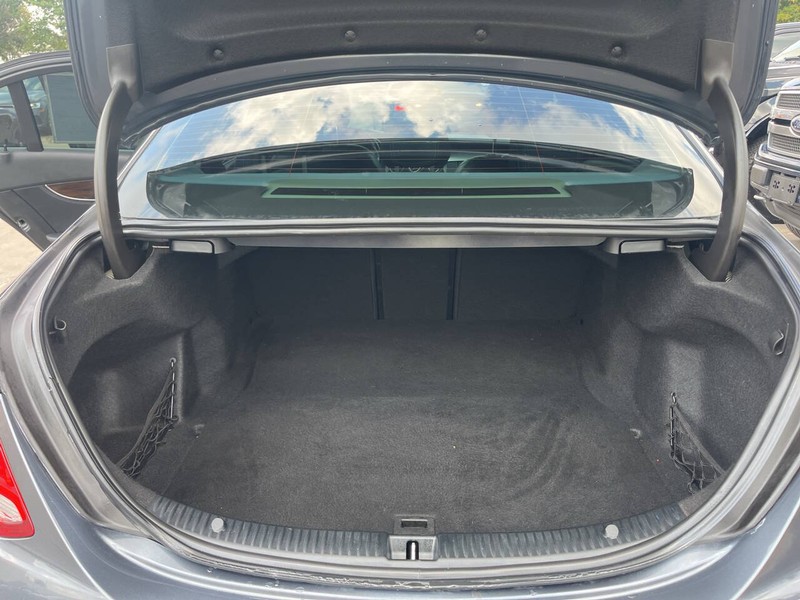 Mercedes-Benz C-Class Vehicle Image 18