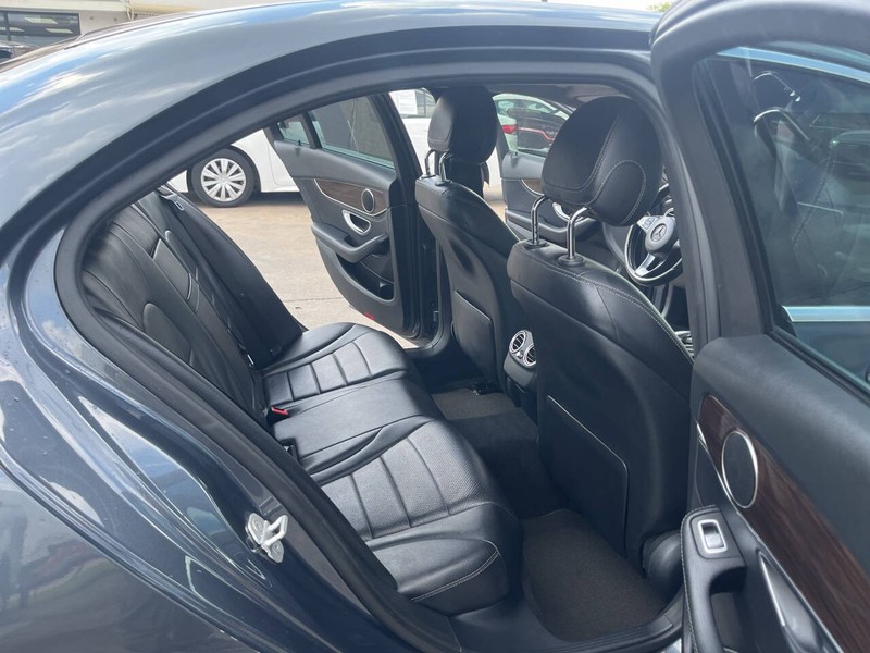 Mercedes-Benz C-Class Vehicle Image 19