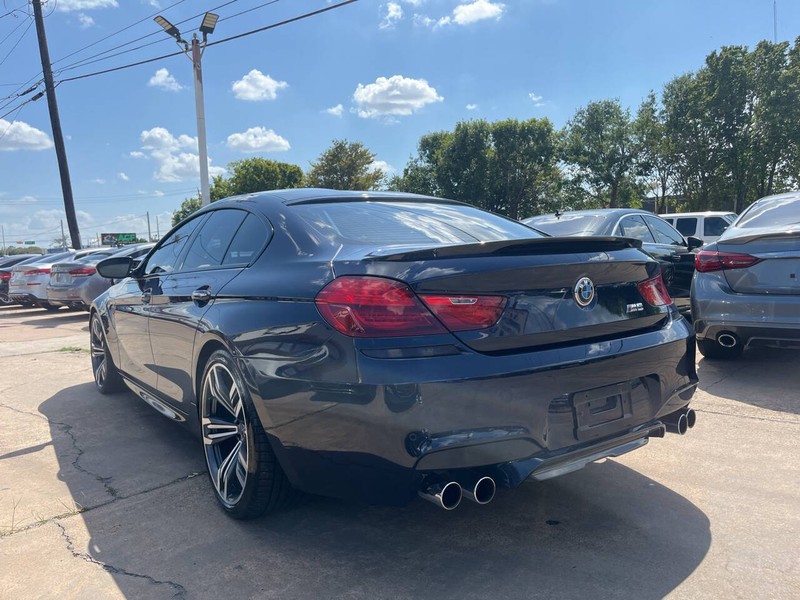 BMW M6 Vehicle Image 03