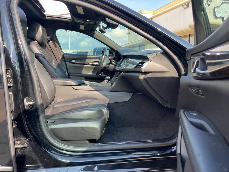 Cadillac CT6 Sedan Vehicle Image 10