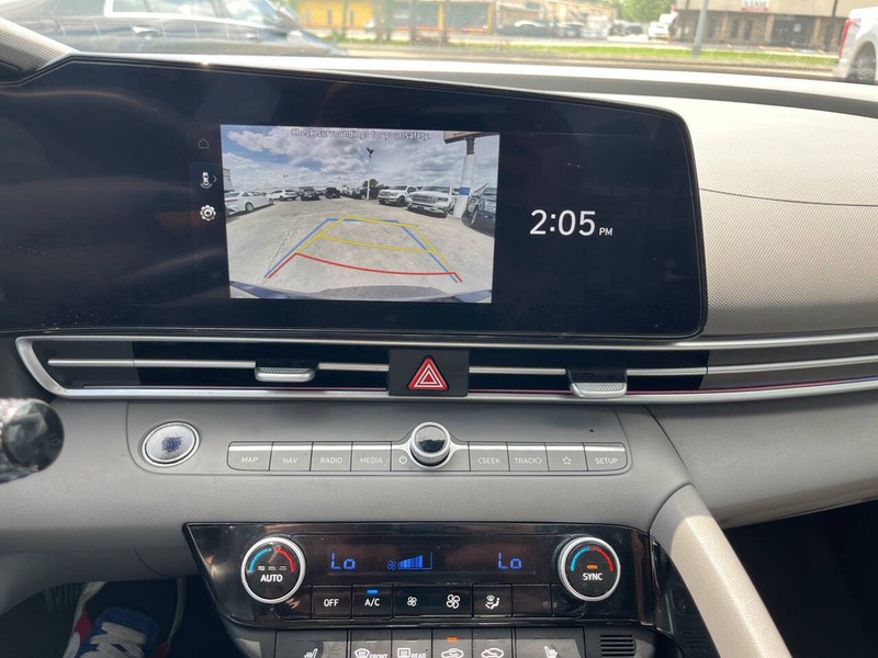 Hyundai Elantra Vehicle Image 11