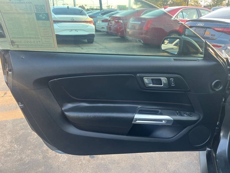 Ford Mustang Vehicle Image 09