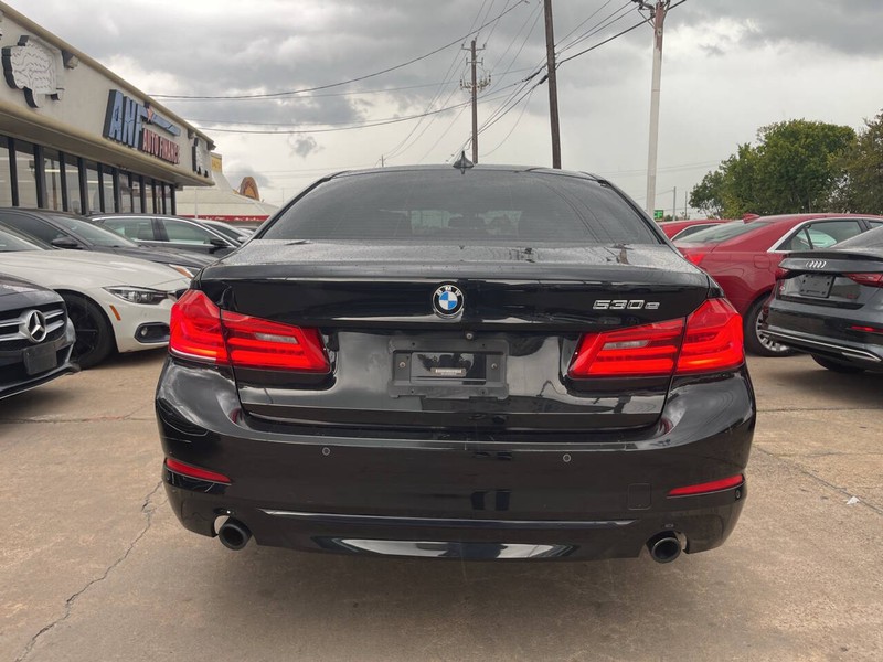 BMW 5 Series Vehicle Image 03