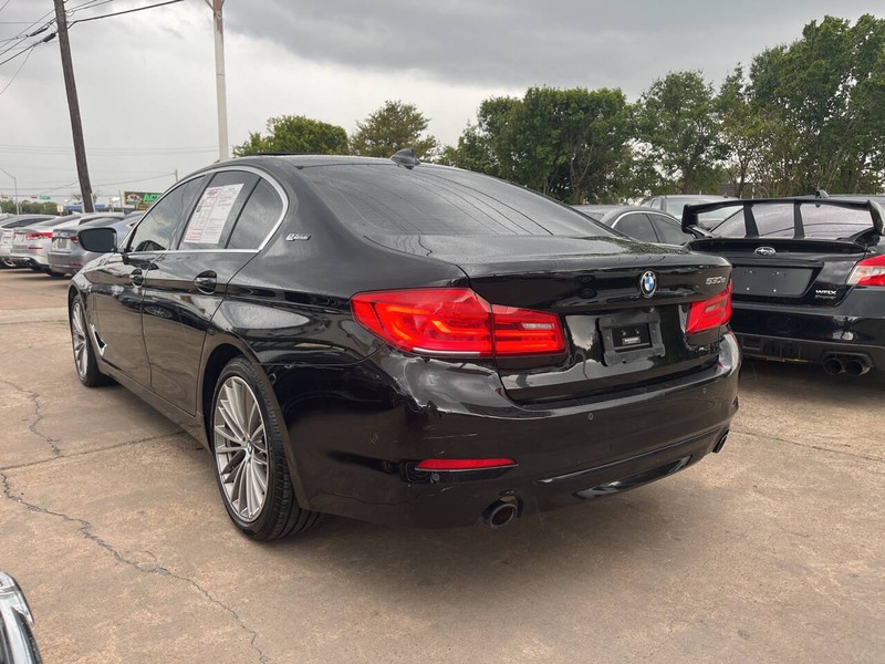 BMW 5 Series Vehicle Image 04