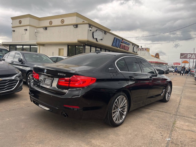 BMW 5 Series Vehicle Image 06